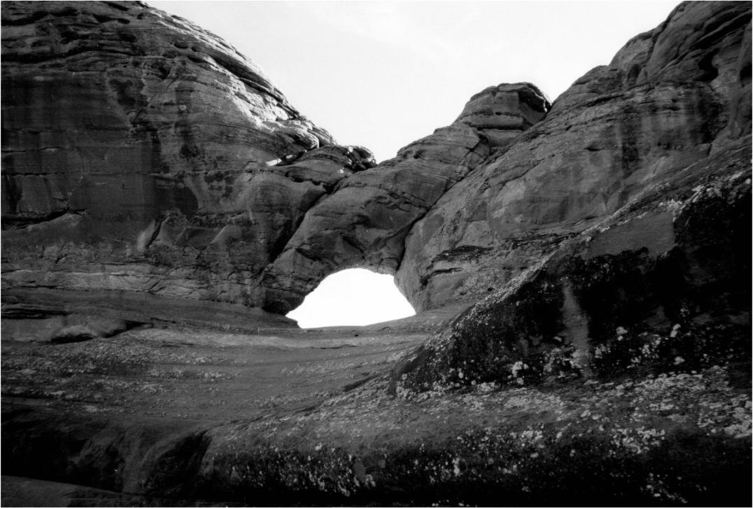 Main image Small Arch Near Delicate Arch