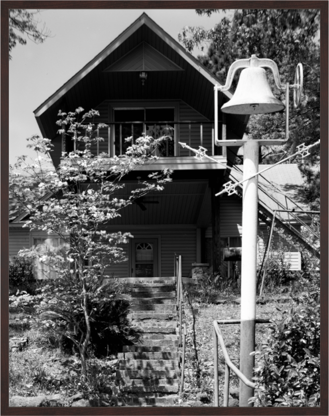 Main image House and Bell