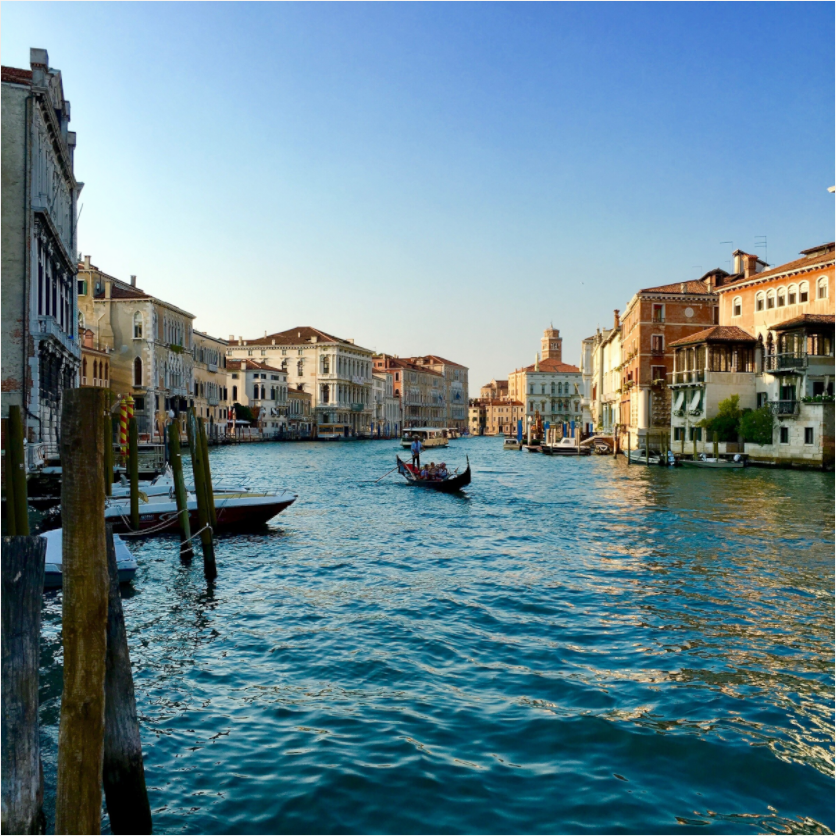 Main image Gondelet on Grand Canal