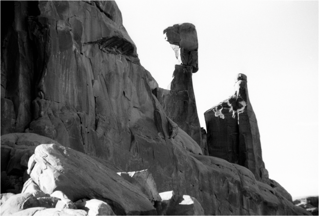 Main image Balanced Rock in Valley Formation