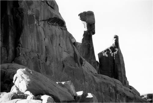 Main image Balanced Rock in Valley Formation