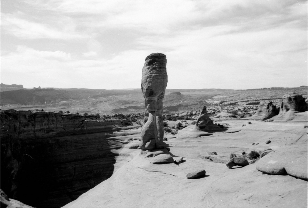 Main image Delicate Arch, Edge On