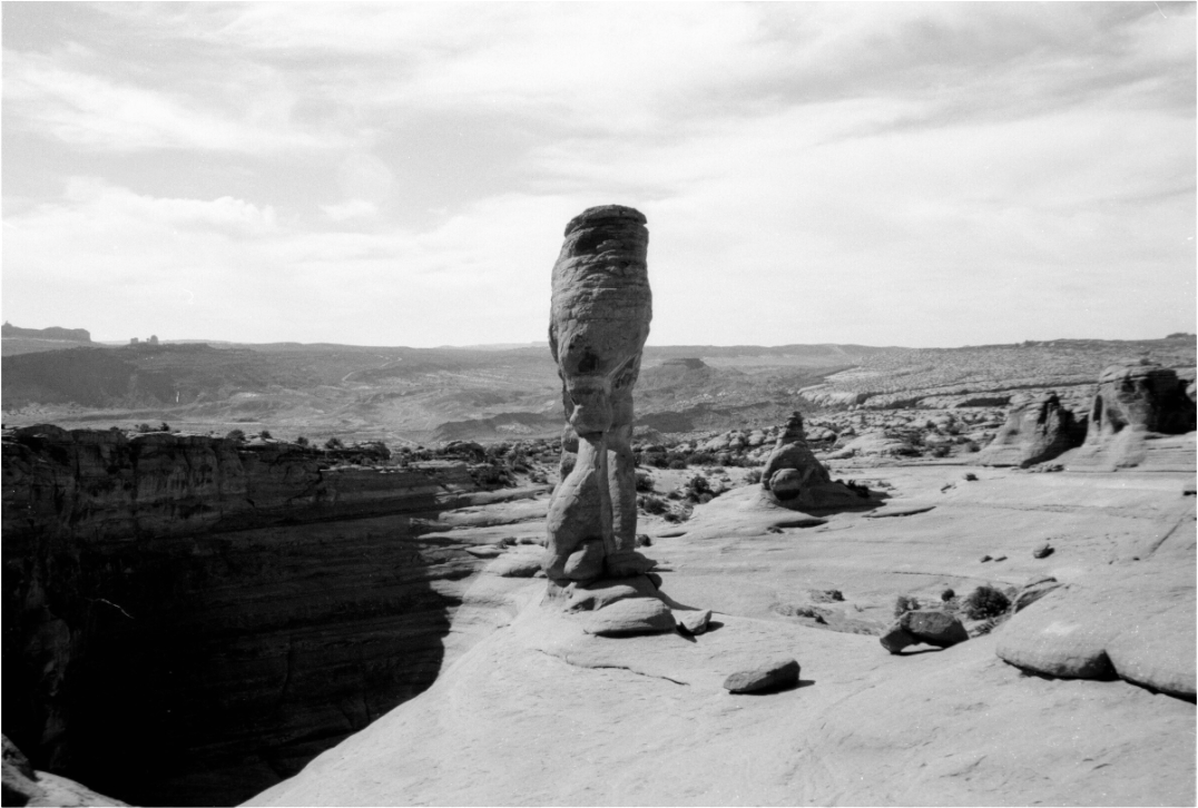 Main image Delicate Arch, Edge On